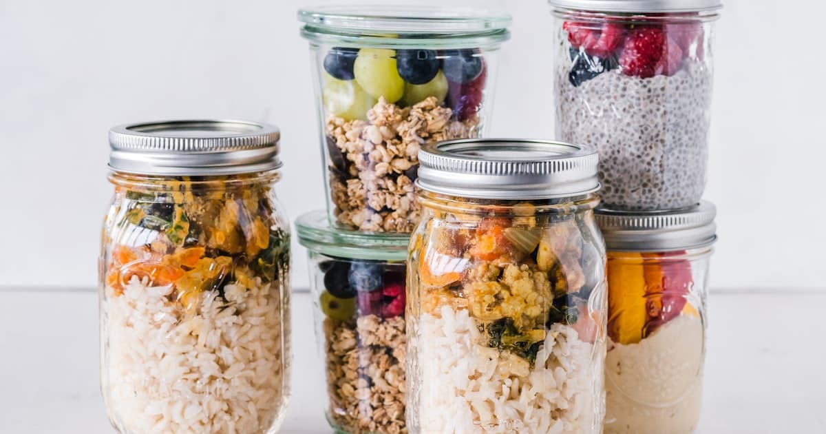 Glass jars filled with prepared meals for the week