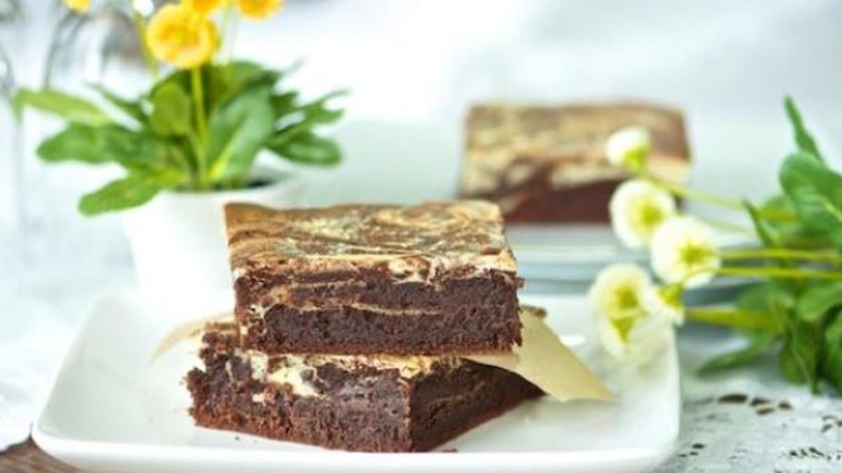 Fudgy chocolate cream cheese brownies with Baileys