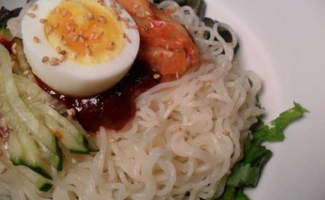 Korean Bibim Naengmyun (Instant Spicy Cold Noodles)
