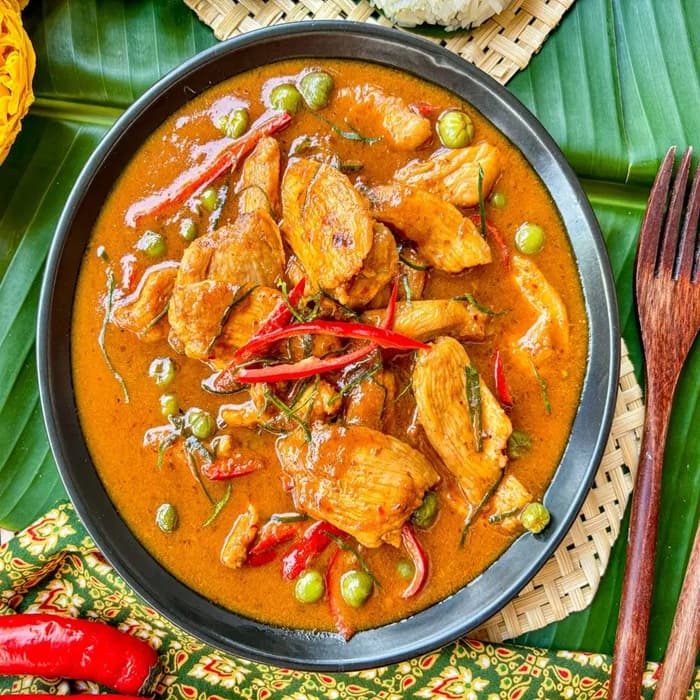 Panang chicken curry (kaeng panang gai)