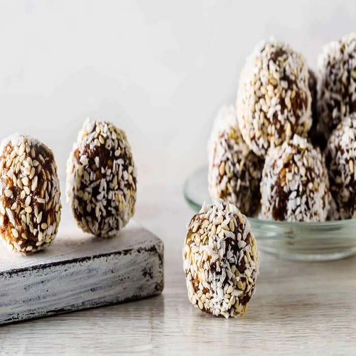 Spanish fig & almond balls